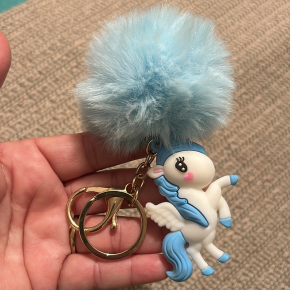 UNICORN KEYCHAIN ๐ (1 PIECE) - Picture 9 of 16